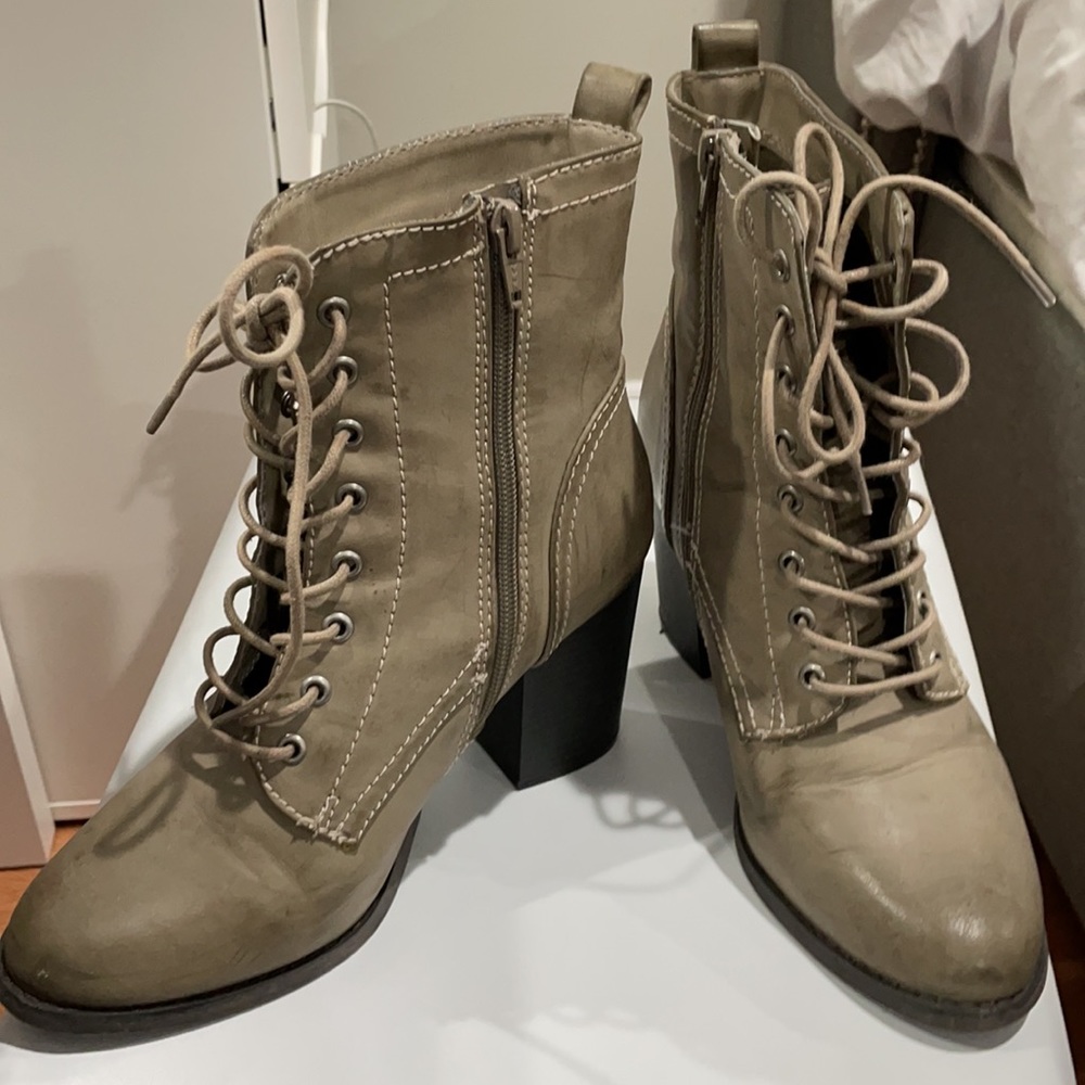 Express Women’s Thick Heel Lace/Zipper Boots